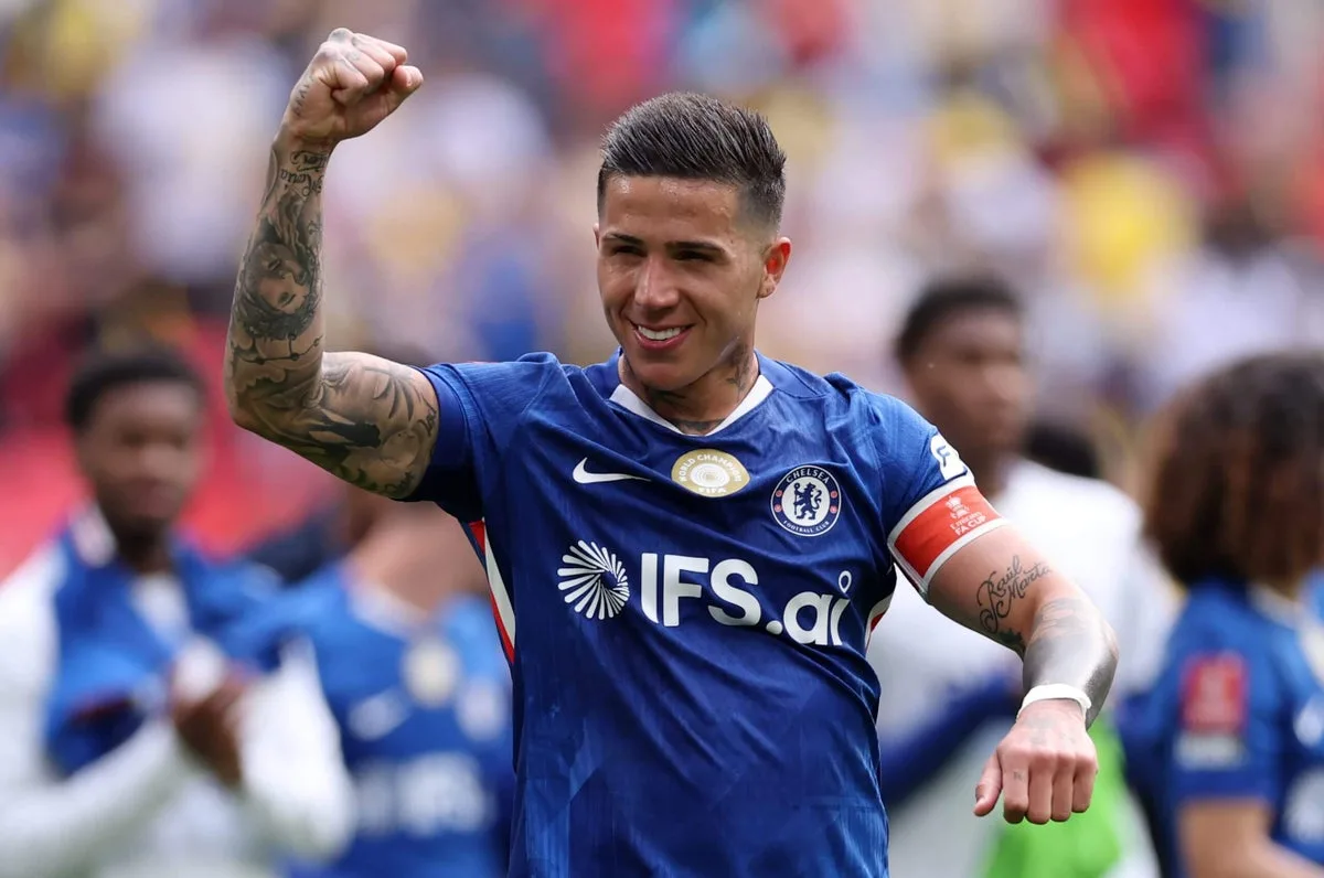 Chelsea fija plazo para vender a Enzo Fernandez con oferta mínima de 120 millones de libras