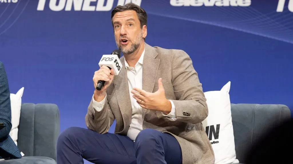 Clay Travis prepara el lanzamiento de una nueva plataforma deportiva antes del inicio de la temporada de fútbol