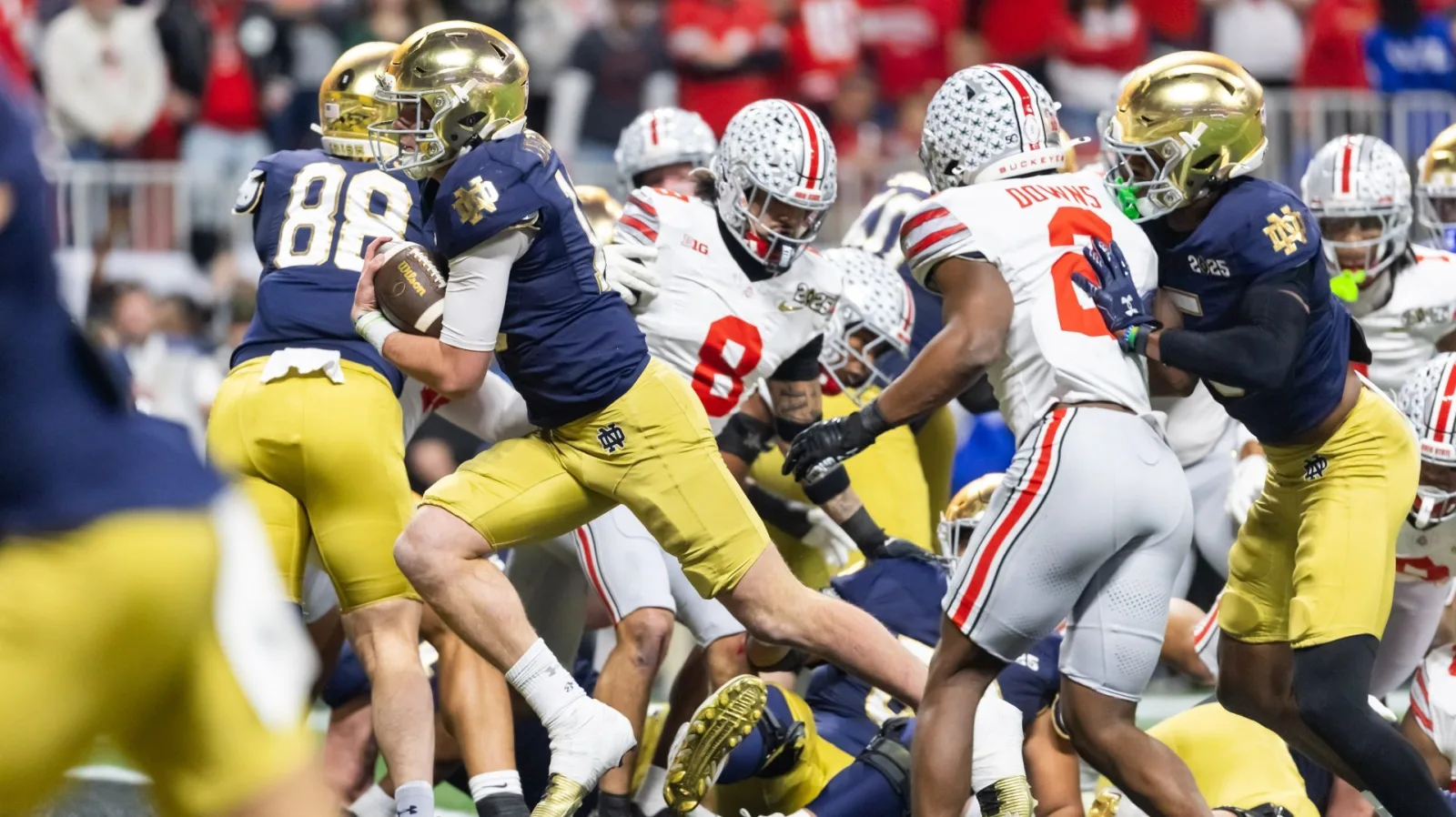 El mercado de parches en camisetas universitarias establece un nuevo referente con Ohio State y Notre Dame