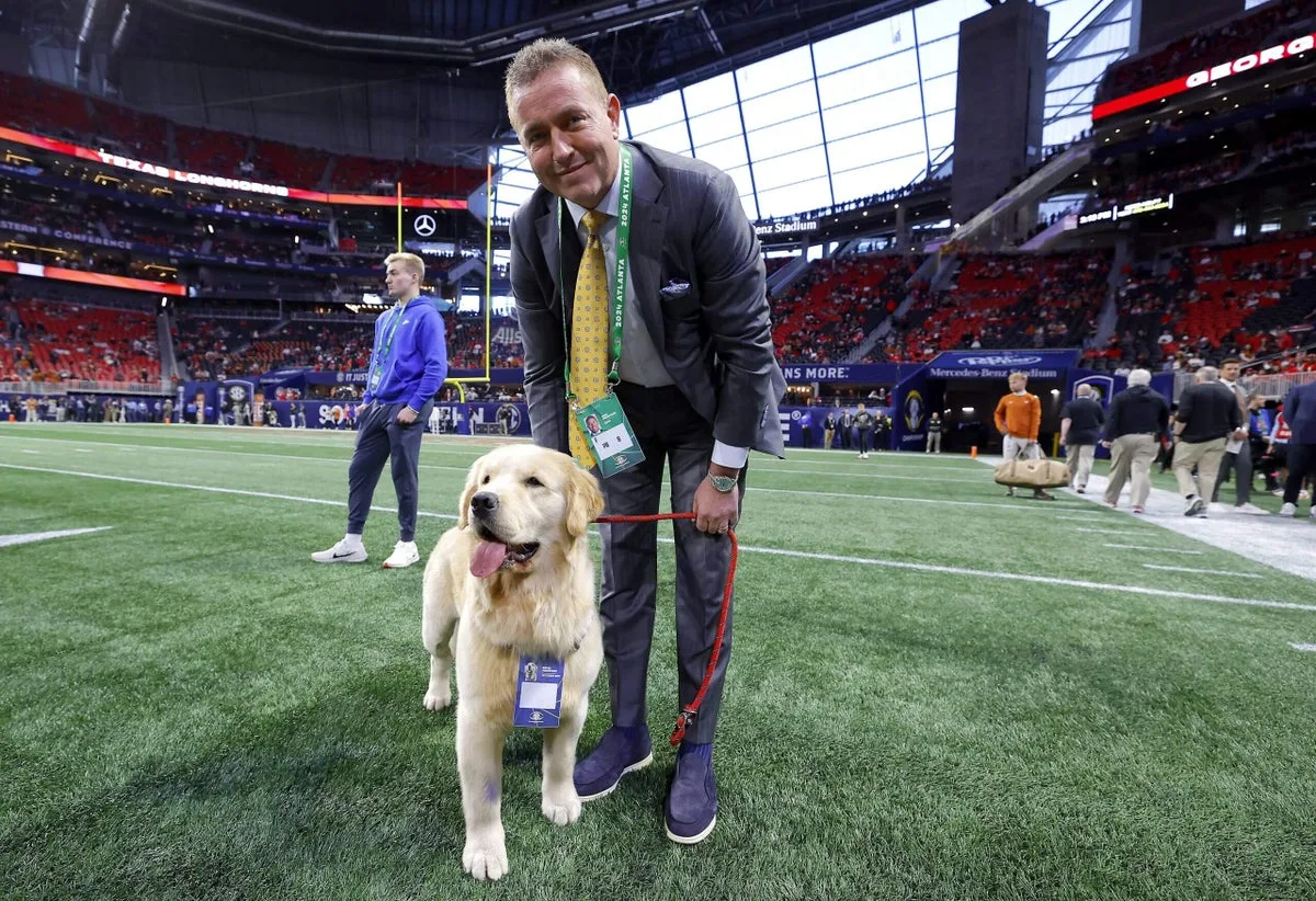 El perro de Kirk Herbstreit firma un acuerdo de NIL con Hertz como pronosticador de fútbol americano universitario