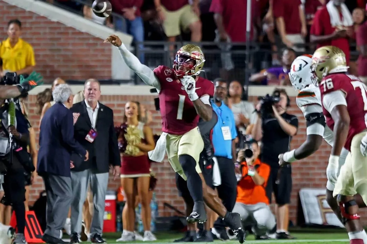 Incertidumbre en fichajes tardíos tras fallo judicial que permite un año extra en college football