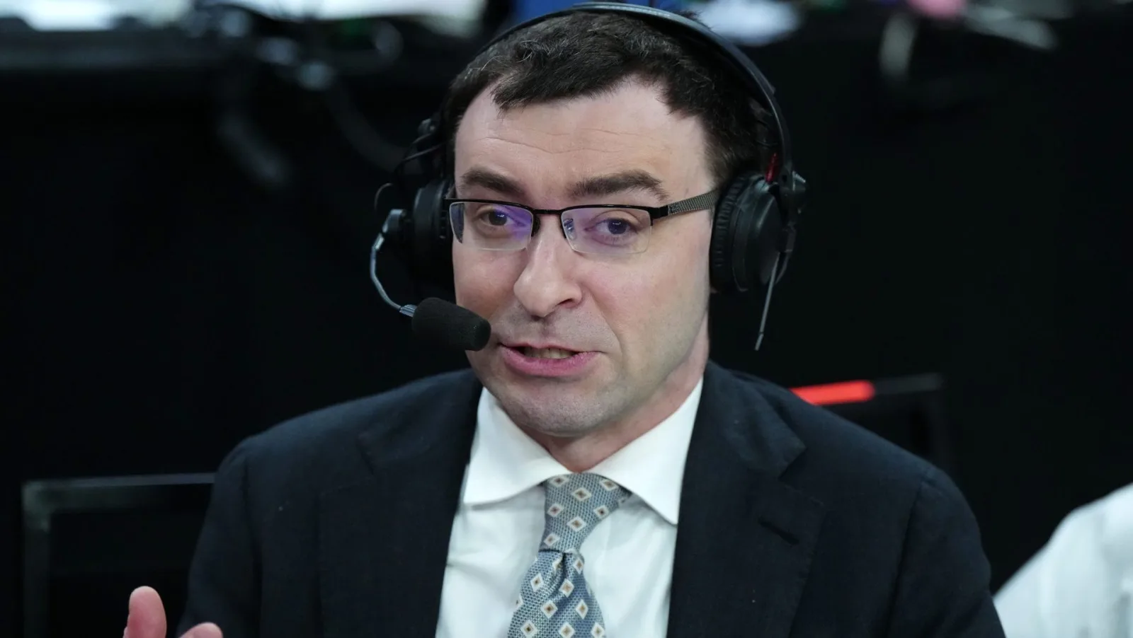 Jason Benetti amplía su rol en NBC y cubrirá partidos de la NBA esta temporada
