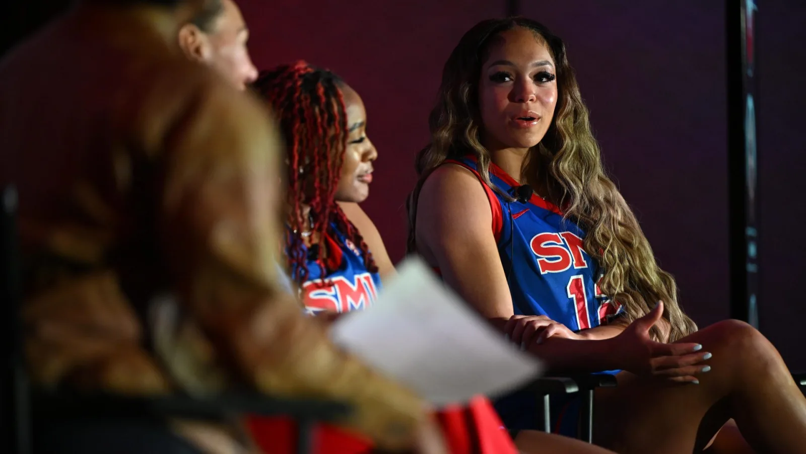 Jugadora de baloncesto femenino de SMU demanda a la NCAA por restricciones en transferencias