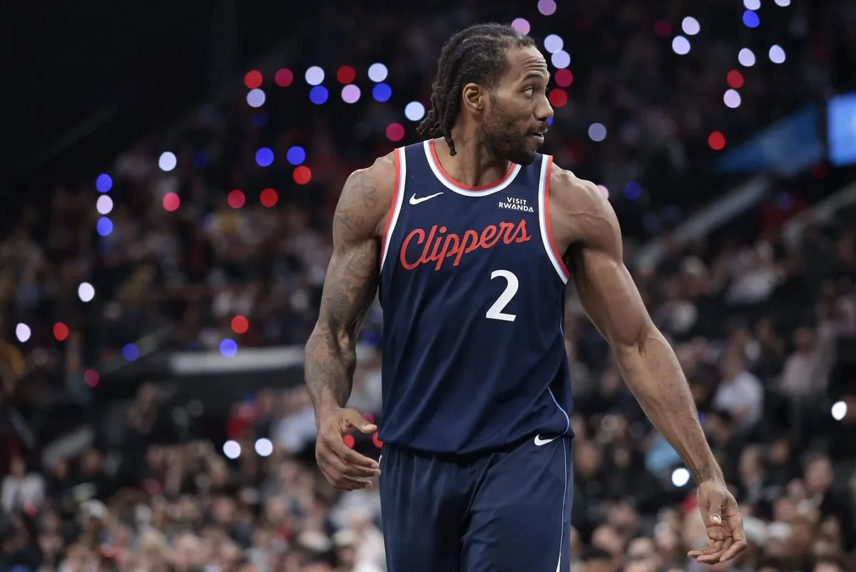 Kawhi Leonard habría tenido un contrato paralelo con fabricante de pantallas de los Clippers