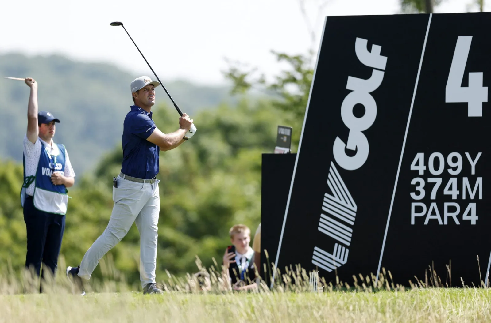 La agencia de Bryson DeChambeau niega intervenir en negociación de inversión para LIV Golf