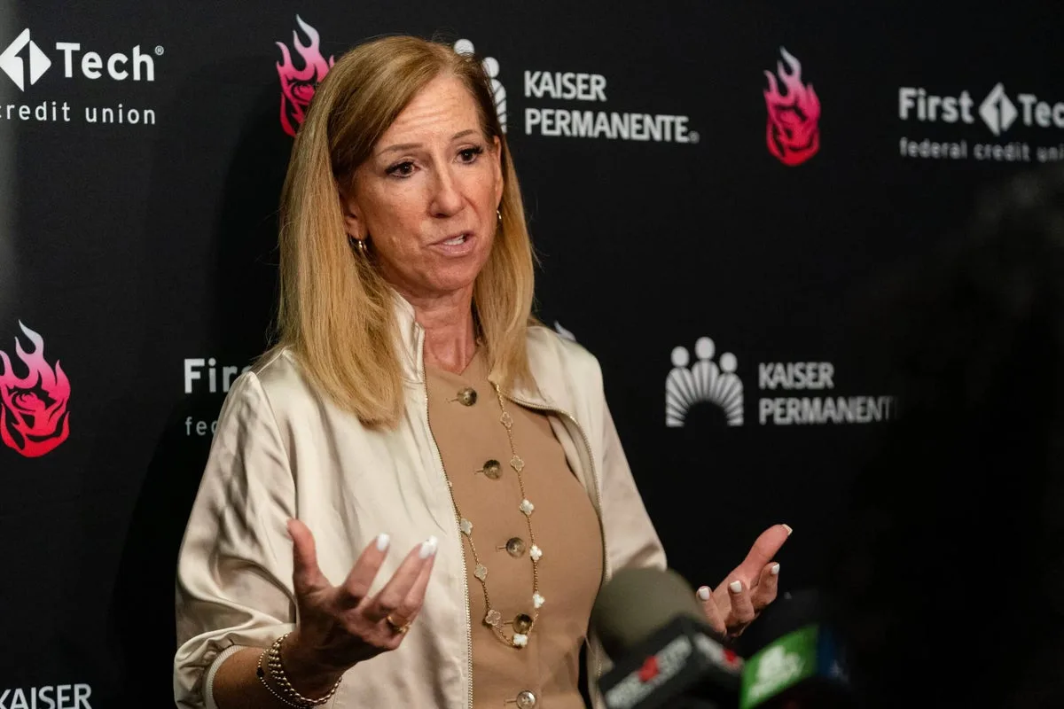 La comisionada de la WNBA pide respeto e integridad en el debate sobre atletas transgénero