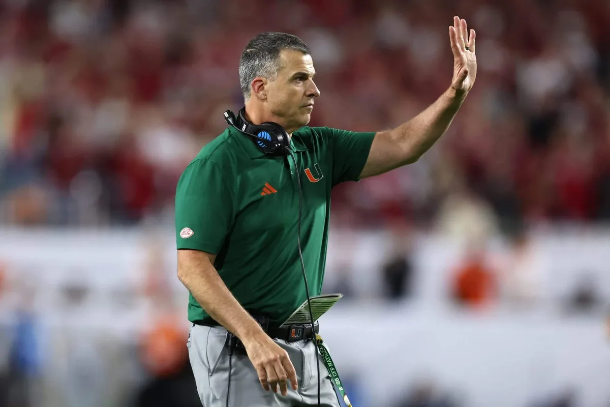 La Universidad de Miami extiende el contrato de Mario Cristobal sin revelar términos económicos