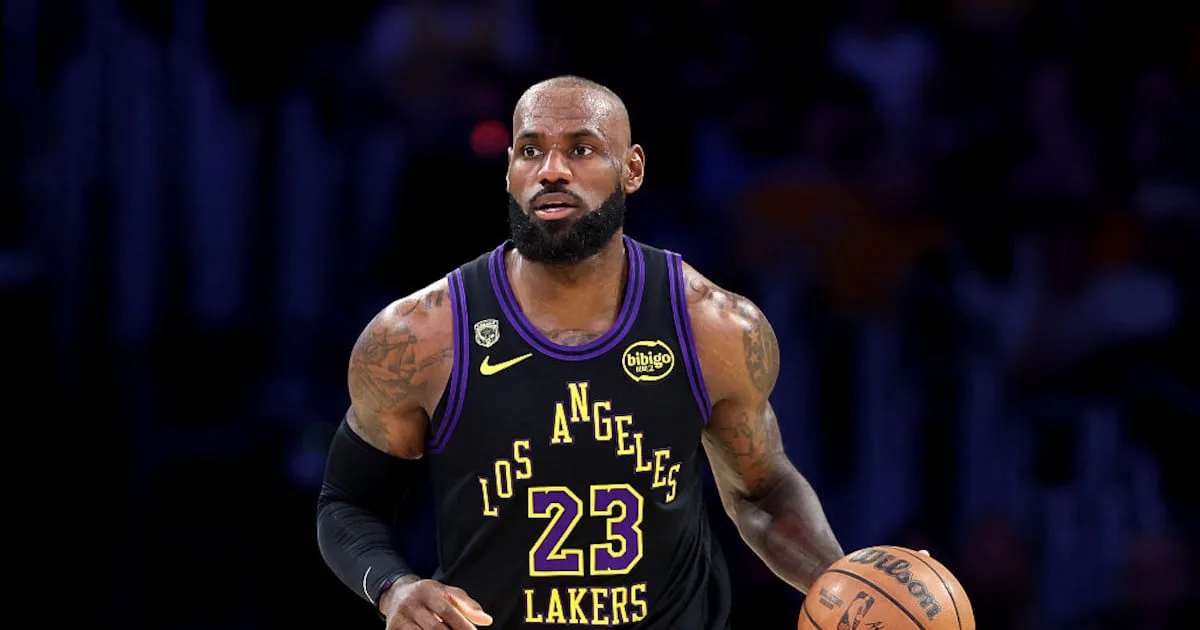 LeBron James lanza canal de golf en YouTube para expandir su presencia digital