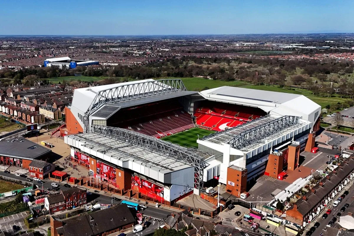 Liverpool negocia con un consorcio de inversores ultra ricos para venta minoritaria