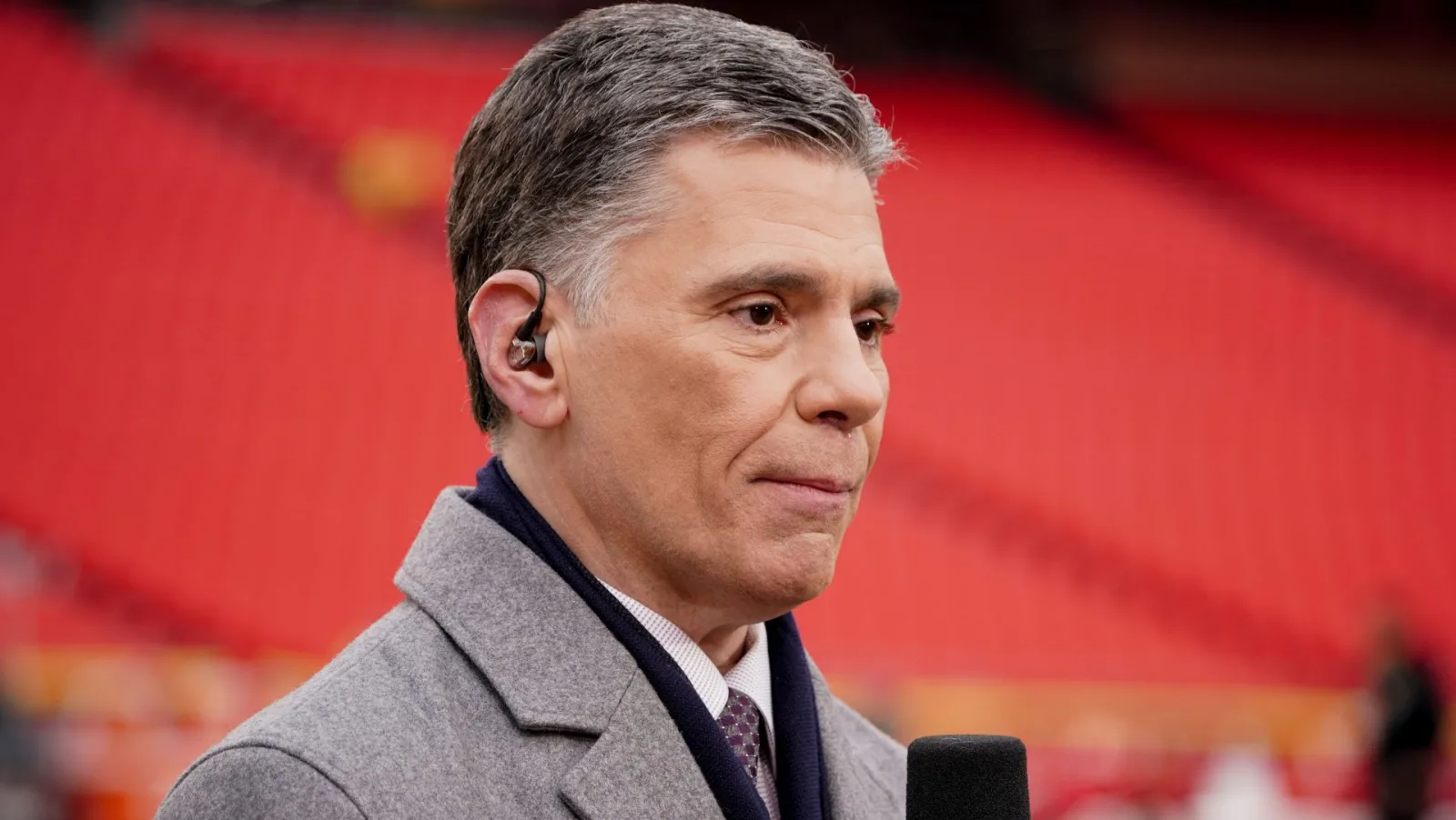 Mike Florio ajusta su agenda para la temporada de NFL en NBC y amplía su rol en PFT Live