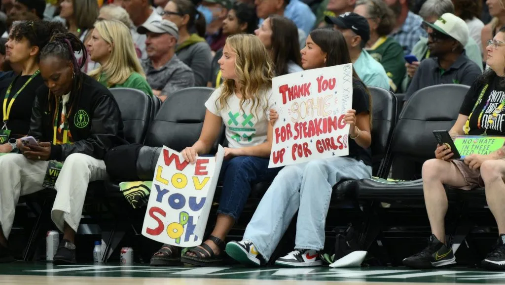 Nuevos incidentes con aficionados generan controversia en partidos de la WNBA
