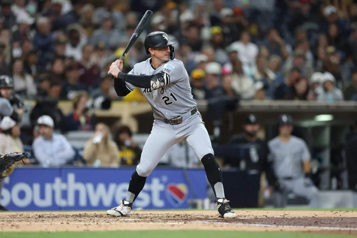 San Diego Padres incorporan a Austin Hays con contrato de Grandes Ligas