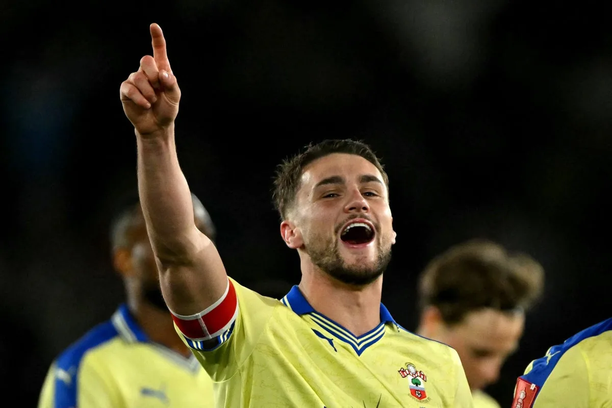 Southampton rechaza oferta de €20 millones de Benfica por Taylor Harwood-Bellis
