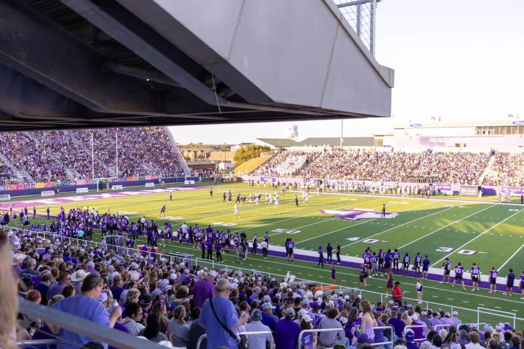 Tarleton State busca avanzar de la FCS a la FBS tras inversión millonaria en sus instalaciones