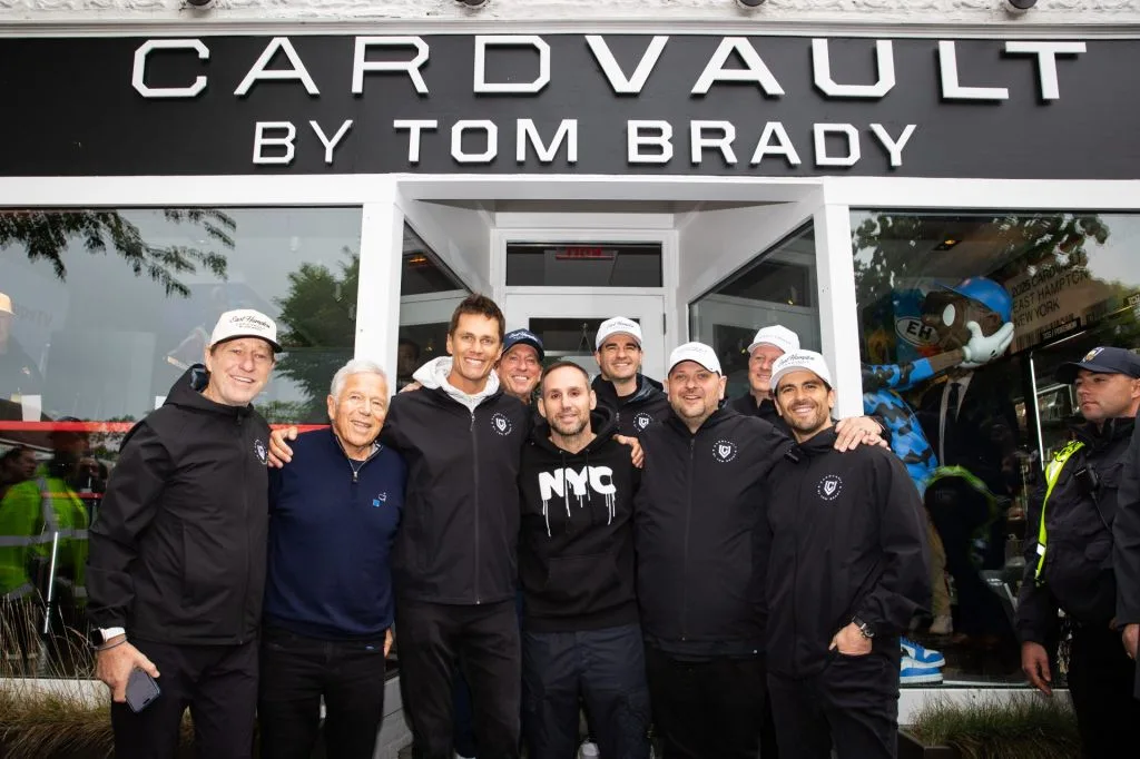 Tom Brady impulsa la expansión nacional de su cadena de tiendas de tarjetas coleccionables