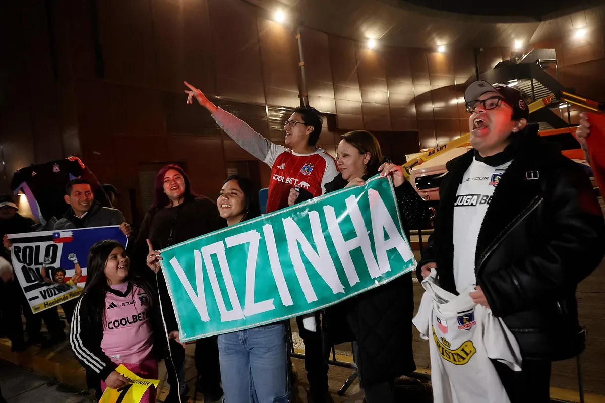 Vozinha impulsa el marketing del fútbol chileno con su llegada a Colo Colo