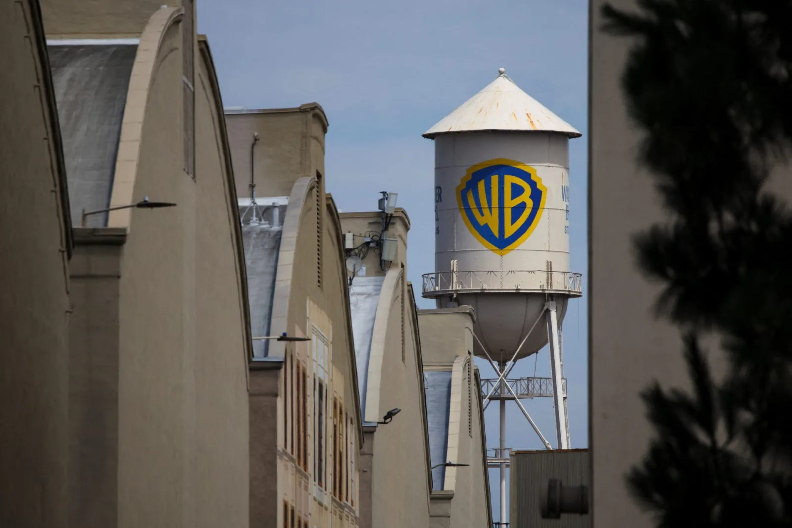 Warner Bros. Discovery pierde ingresos publicitarios al no contar con derechos en vivo de la NBA