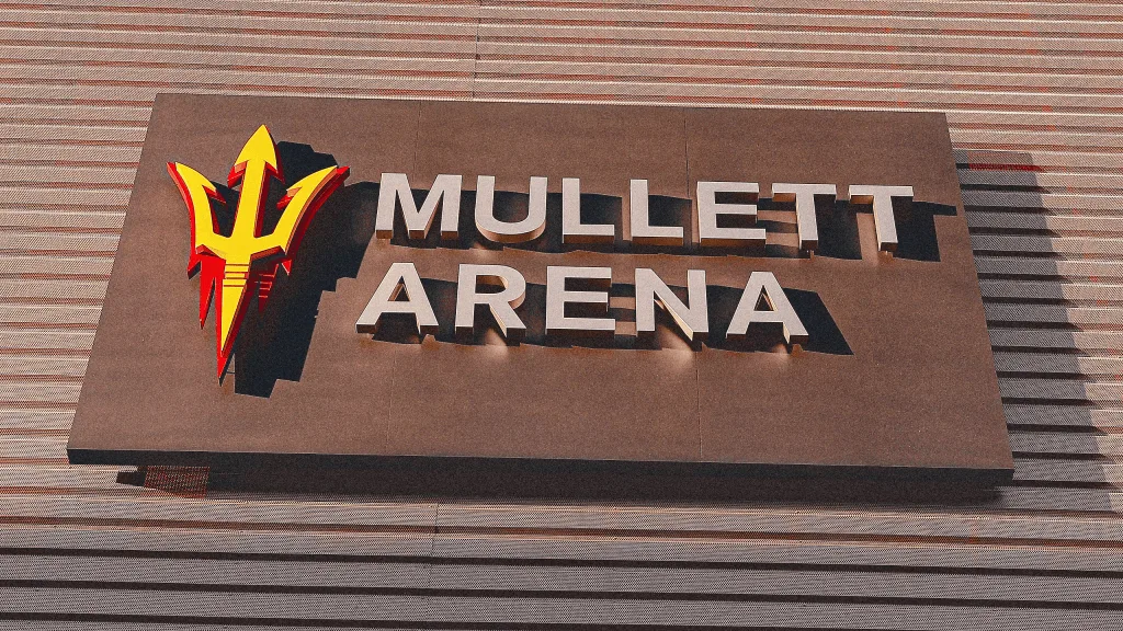 Arizona State suspende a su entrenador de hockey tras incidente grave de salud de un jugador